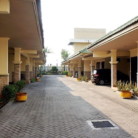 Adisurya Hotel Kediri  Εξωτερικό φωτογραφία