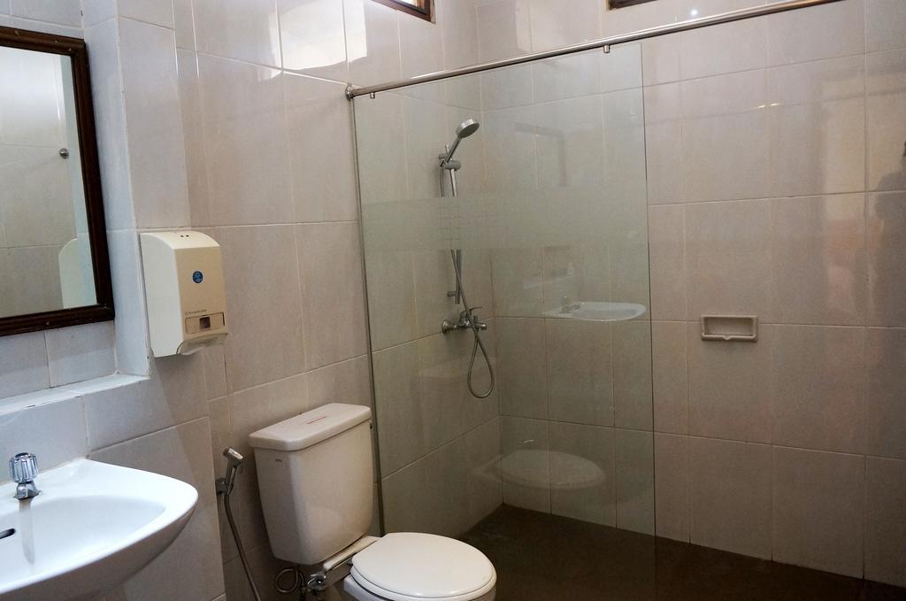 Adisurya Hotel Kediri  Εξωτερικό φωτογραφία