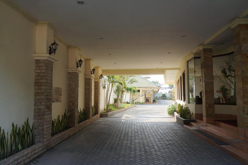 Adisurya Hotel Kediri  Εξωτερικό φωτογραφία