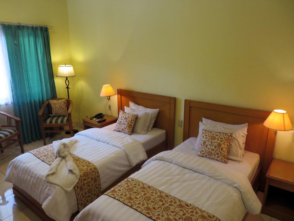 Adisurya Hotel Kediri  Δωμάτιο φωτογραφία