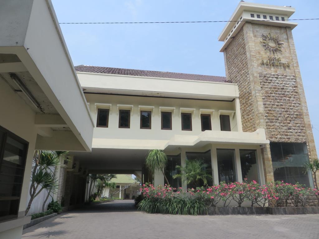 Adisurya Hotel Kediri  Εξωτερικό φωτογραφία