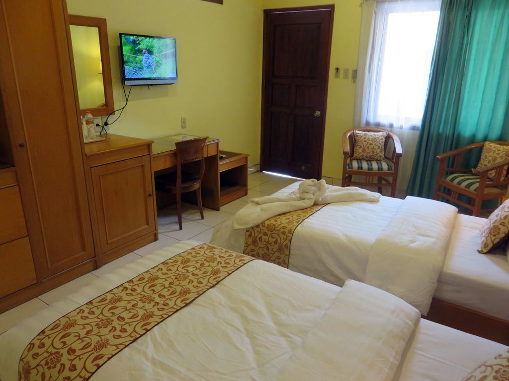 Adisurya Hotel Kediri  Δωμάτιο φωτογραφία