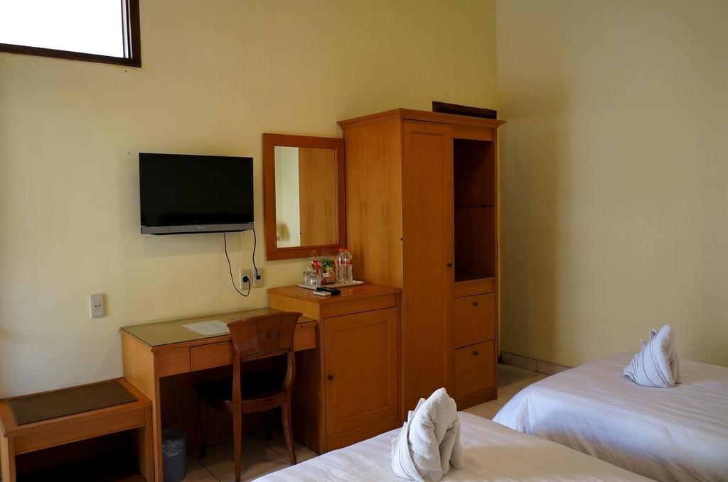 Adisurya Hotel Kediri  Δωμάτιο φωτογραφία