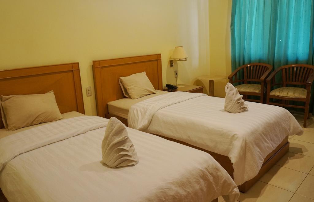 Adisurya Hotel Kediri  Δωμάτιο φωτογραφία