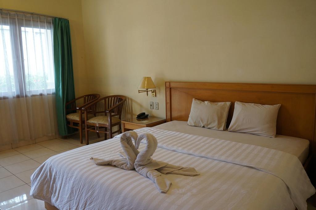 Adisurya Hotel Kediri  Δωμάτιο φωτογραφία