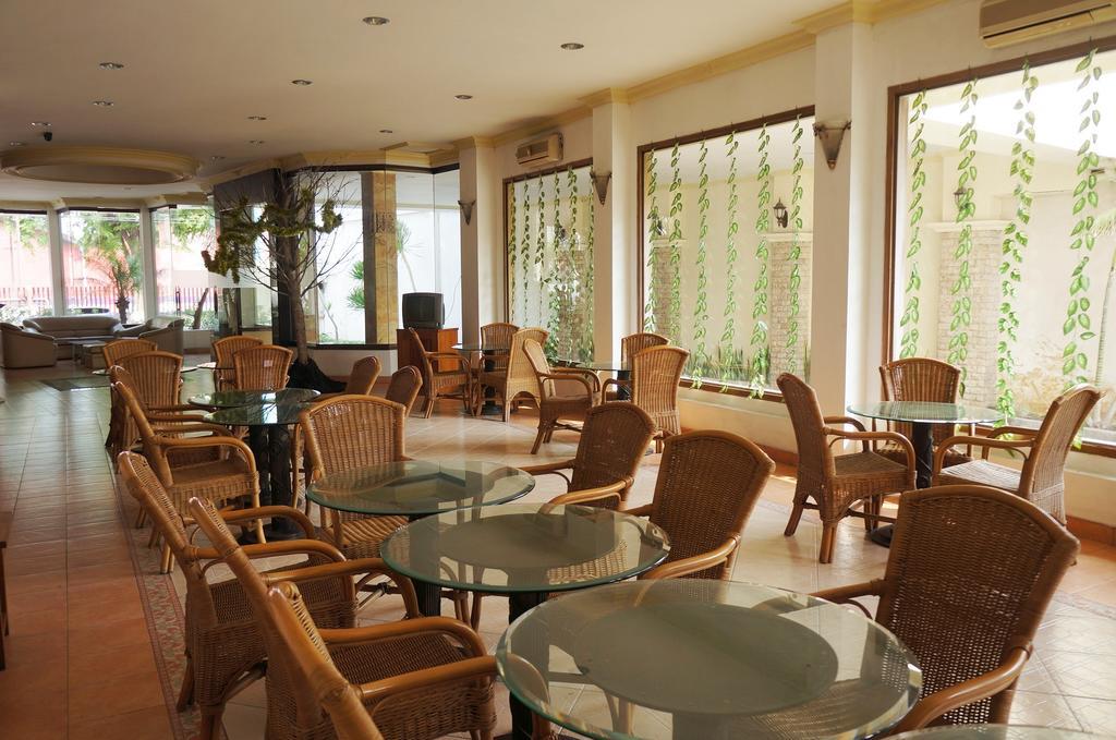 Adisurya Hotel Kediri  Εξωτερικό φωτογραφία